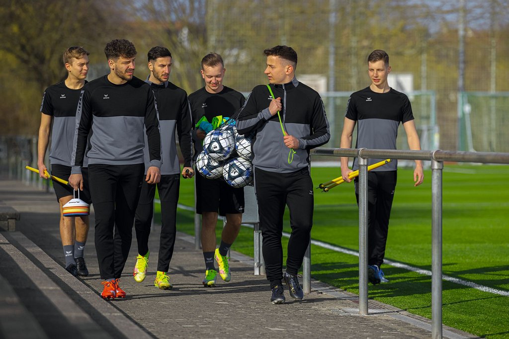 Erima Six Wings Trainingsjacke mit Kapuze