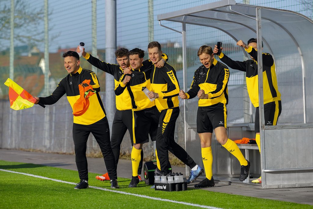 Erima Six Wings Trainingsjacke mit Kapuze